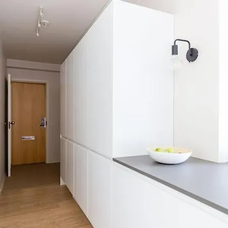 Tilava Ja Moderni Kolmio Kalliossa Apartamento *