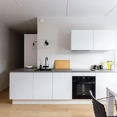 Apartament Tilava Ja Moderni Kolmio Kalliossa *